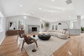 Building Photo - 17 Richter St