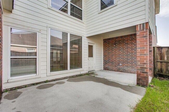 Building Photo - 9907 Valance Way