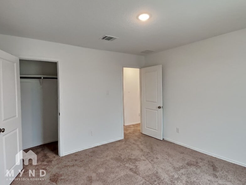 Building Photo - 9007 Lunar Cove