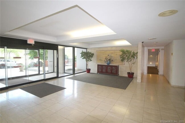 Building Photo - 60 Strawberry Hill Ave