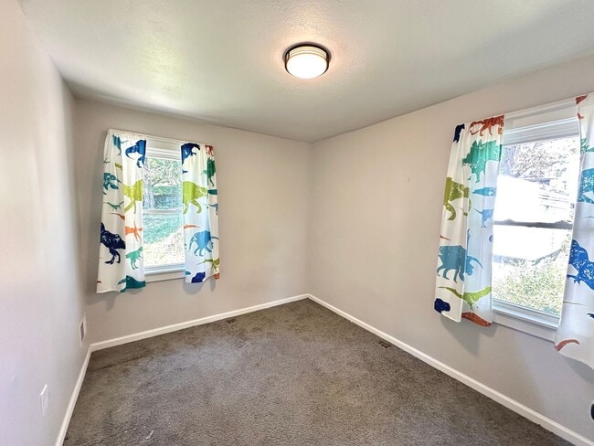 Building Photo - Updated 3 Bedroom, 1 Bath Home on a Quiet ...