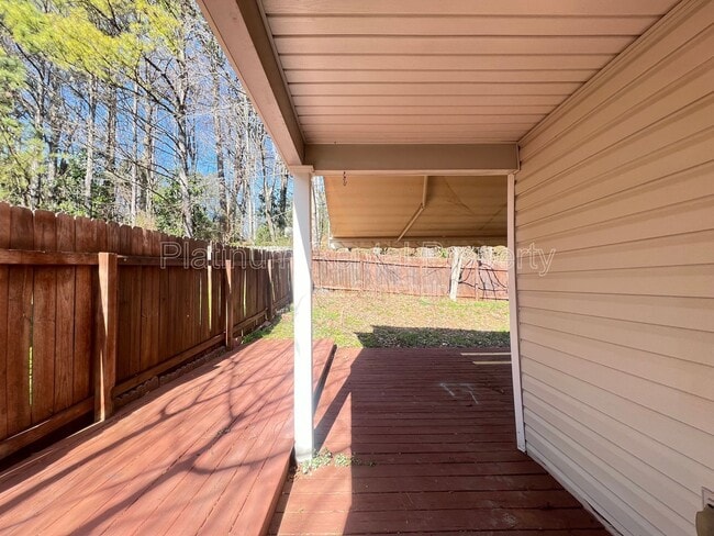 Building Photo - 231 Oak Grove Way