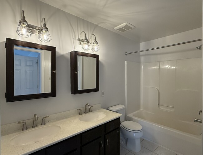 Building Photo - 107 Stoneshire Dr