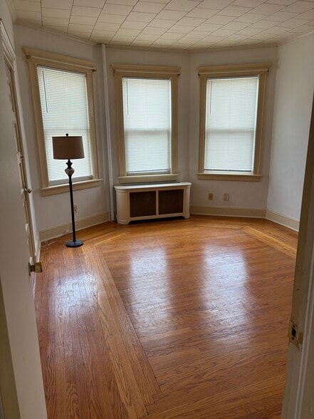Building Photo - 76 Planten Ave