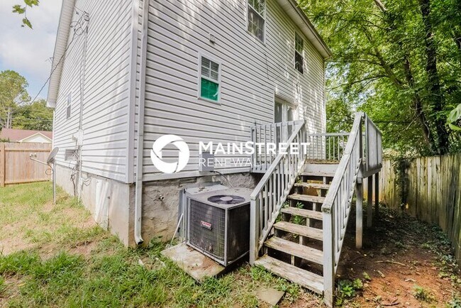 Building Photo - 3 Bedroom Pet-Friendly Home in Madison, TN with Main Street Renewal