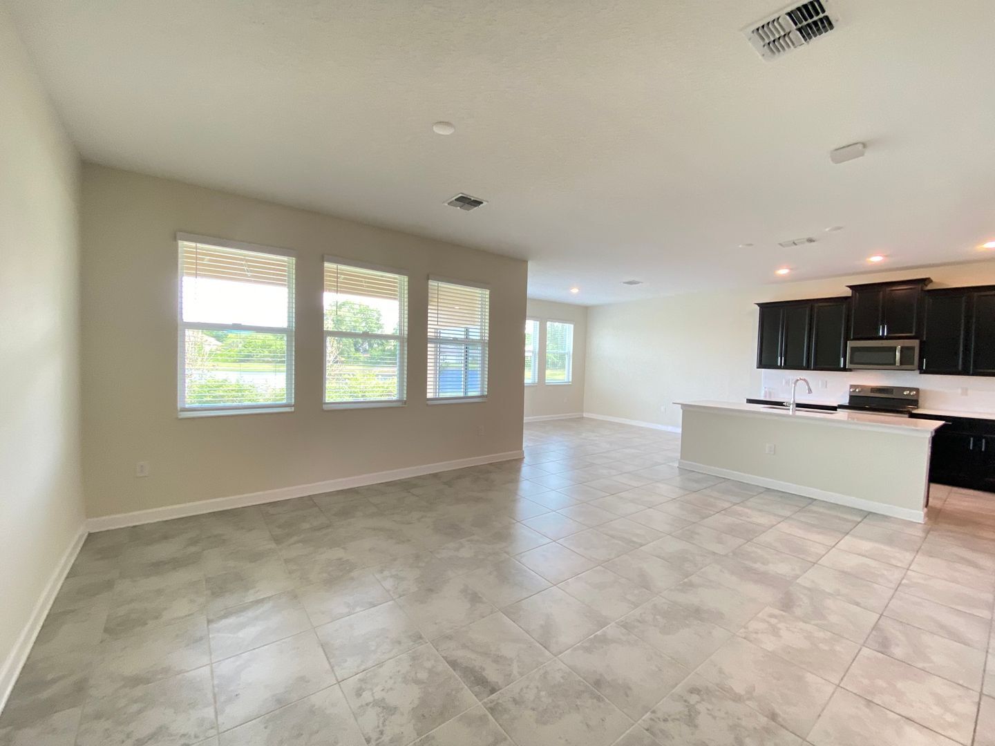 Building Photo - Spacious 4-Bedroom Home in Kissimmee – Ava...
