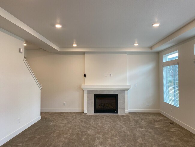 Building Photo - Stunning 4 bed 3.5 bath in Johnstown. Available NOW!