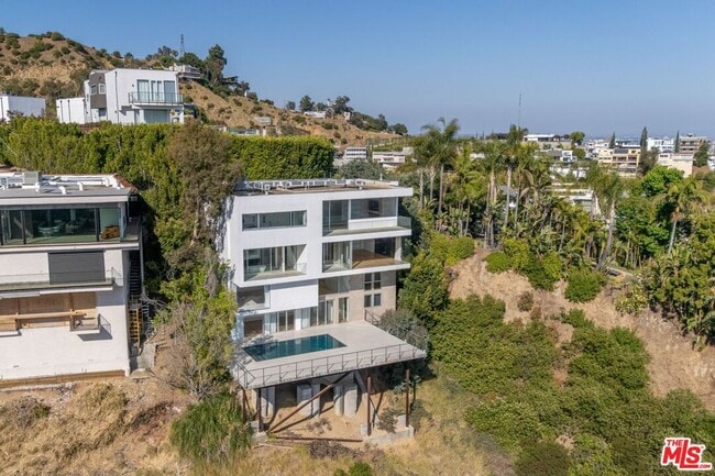 Building Photo - 1853 Sunset Plaza Dr
