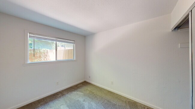 Building Photo - 18167 Happy Ln
