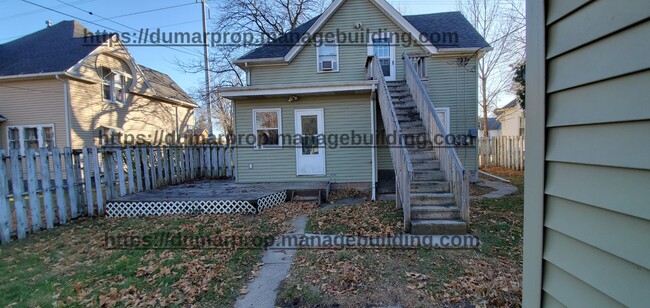 Building Photo - 906 Riehl St