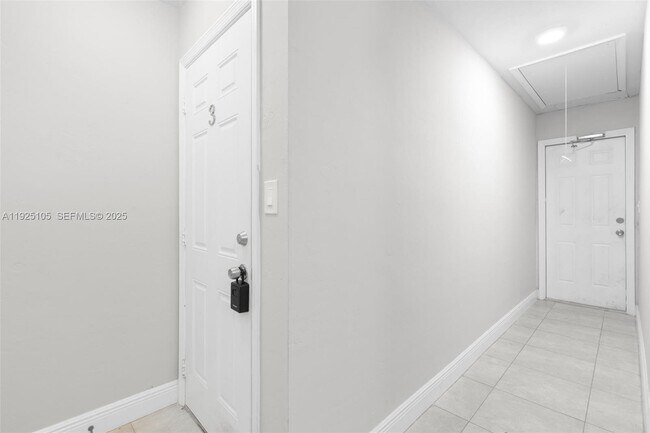 Building Photo - 4021 N Andrews Ave