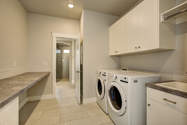 Building Photo - 2603 N Foudy Ave