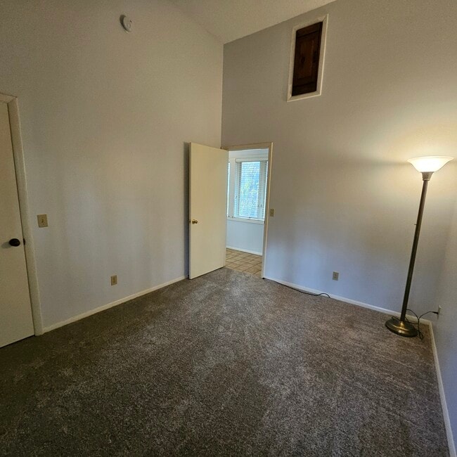 Building Photo - 81 Kincardine Dr