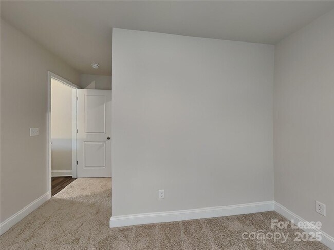 Building Photo - 168 Queenshall Rd