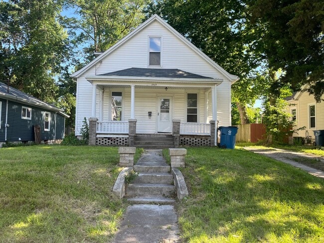 Primary Photo - 2 Bedroom 2 bathroom in Alton