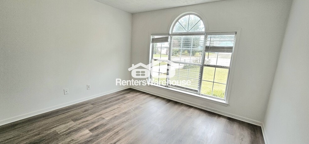 Building Photo - 5785 Creekside Dr