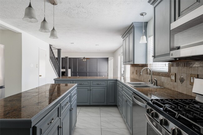 Building Photo - 1210 Westgreen Blvd