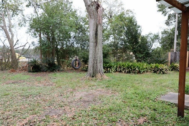 Building Photo - 730 Dezso Dr