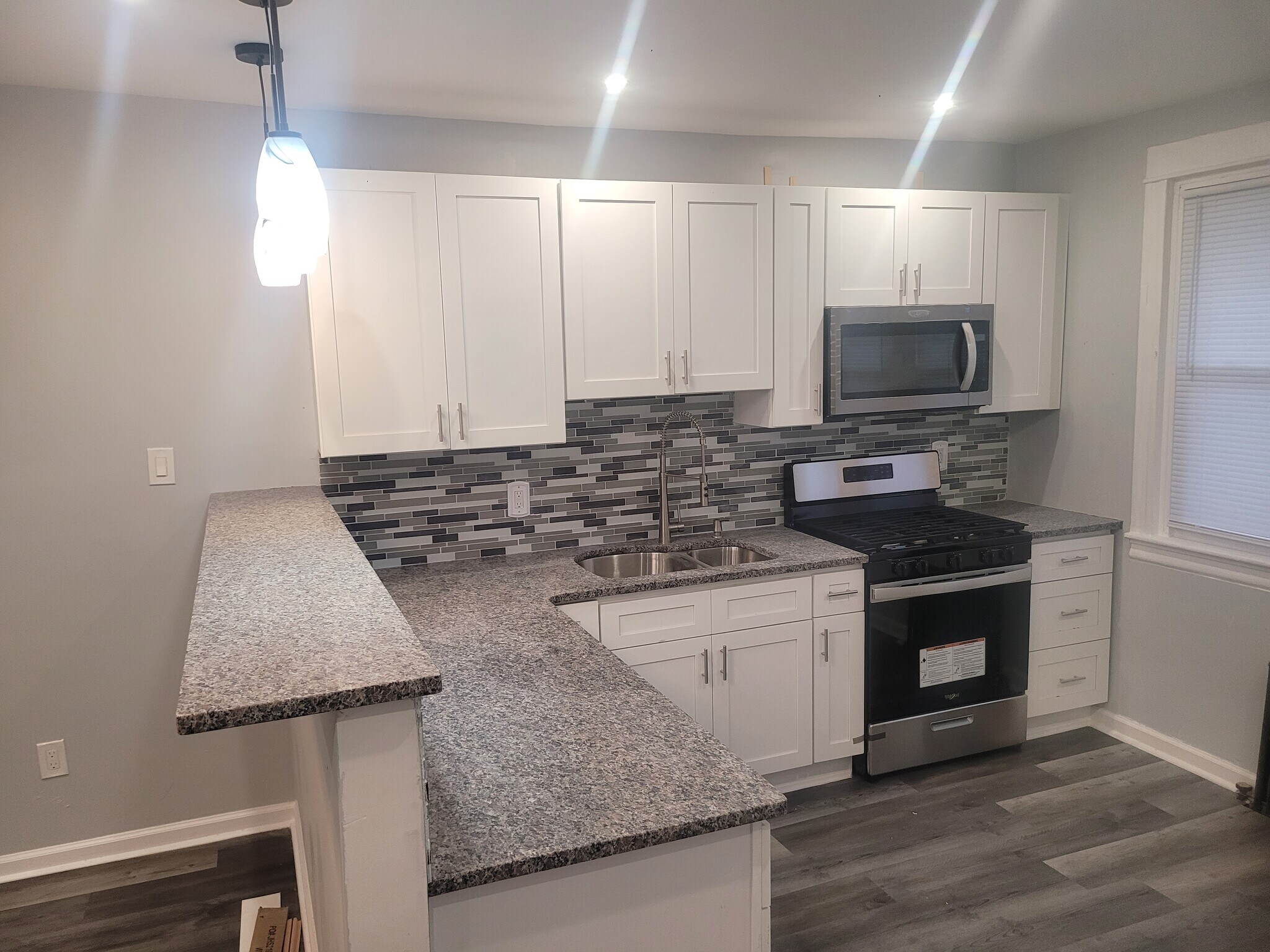 Building Photo - 305 Greenway Ave