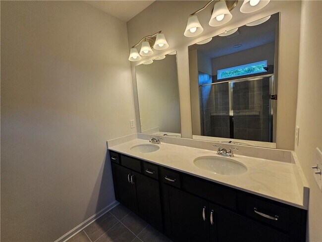 Building Photo - 2460 Ravencliff Dr