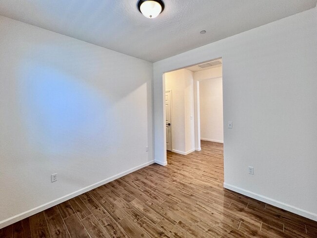 Building Photo - $2,550 Armstrong & Olive, 3 Bedroom - E. W...
