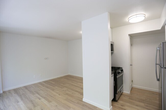 Building Photo - 301 Jayne Ave