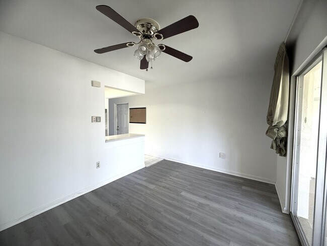 Building Photo - FIRST MONTHS RENT FREE!!! Beautiful 2 MASTER SUITE CONDO in Central Ft. Myers with Over 1200 Sqft.