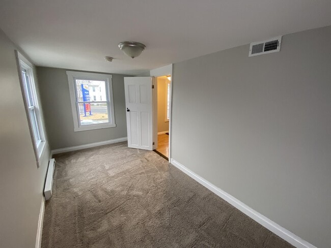 Building Photo - 212 York St