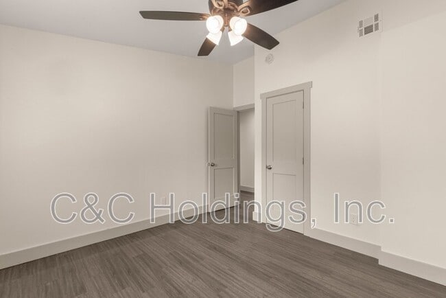 Building Photo - 4541 E 32nd Pl