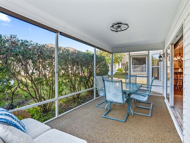 Building Photo - 3 bedroom 2 bath designer home