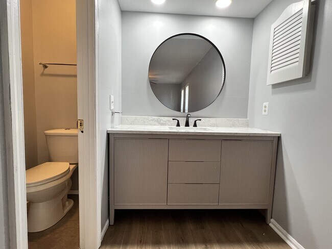 Building Photo - 303 E Montcastle Dr