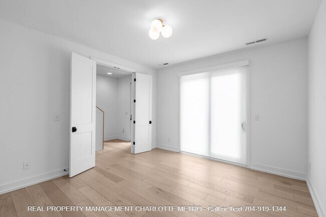 Building Photo - 1609 Parkwood Ave