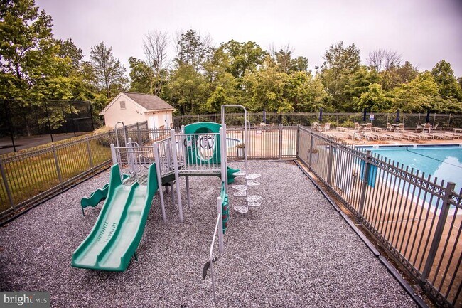 Building Photo - 13 Ashtree Ln