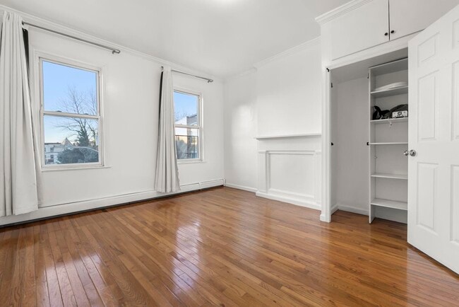 Building Photo - 40 Van Reypen St