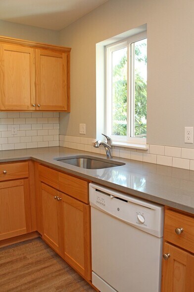 Building Photo - 8840 SW 36th Ave