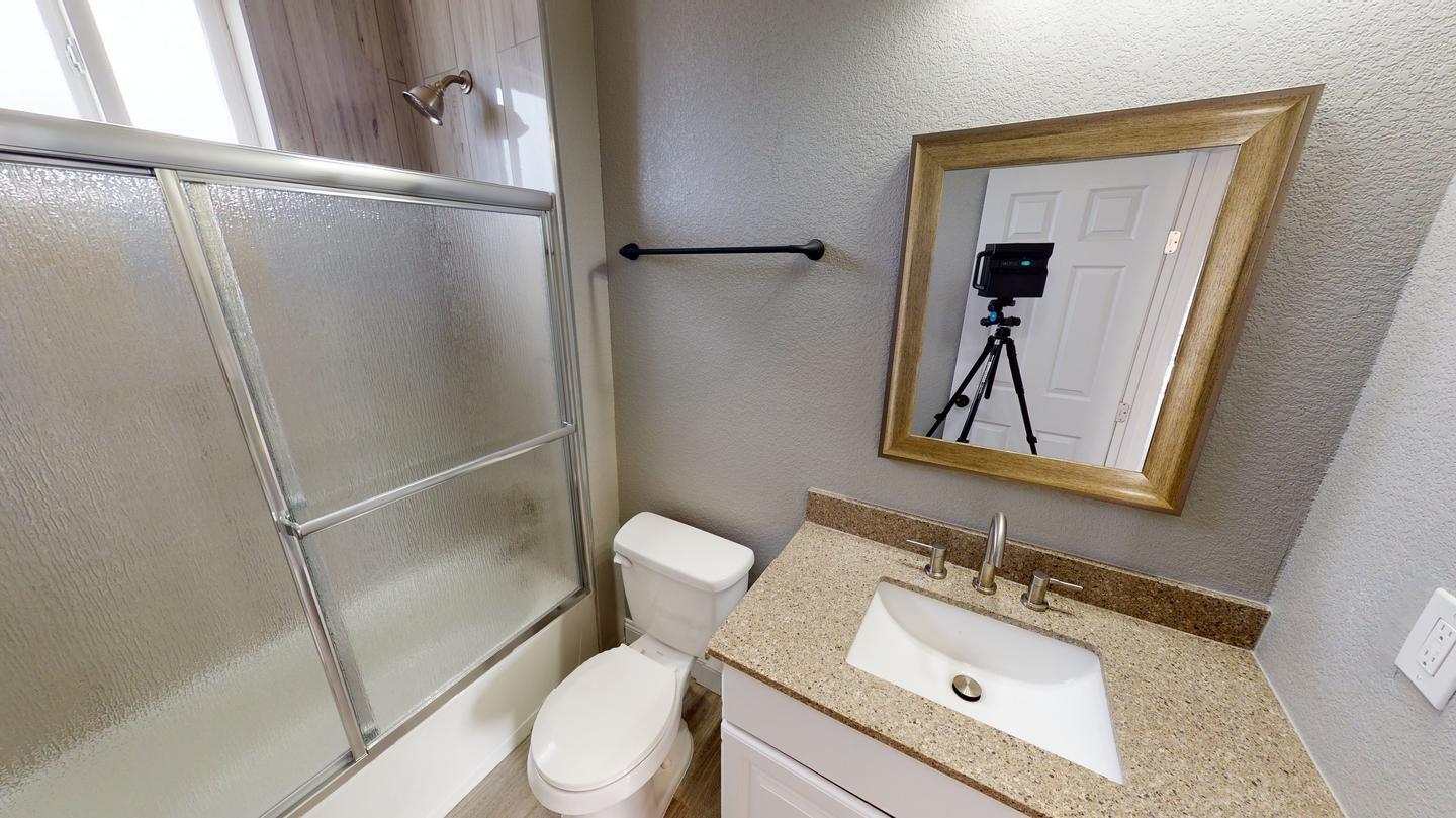 Building Photo - Beautifully renovated Sunnyside home with ...