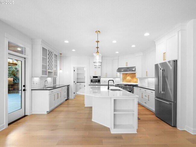 Building Photo - 9010 SW Inez St