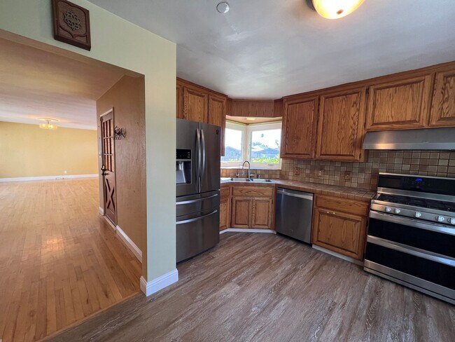 Building Photo - Spacious 4-Bedroom Retreat Just Steps from...