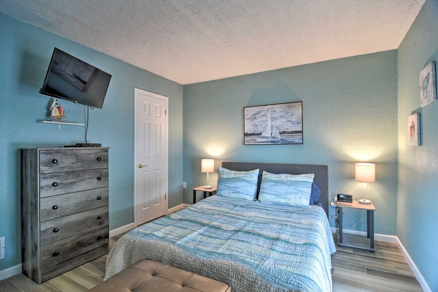 Building Photo - 8931 Blind Pass Rd