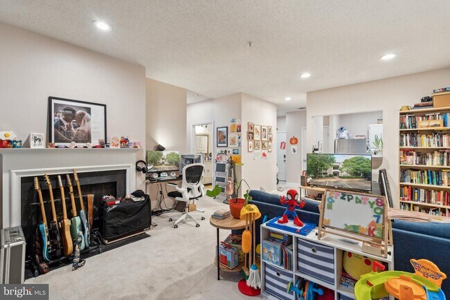 Building Photo - 1708 Lake Shore Crest Dr