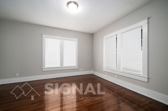 Building Photo - 1738 Damon St