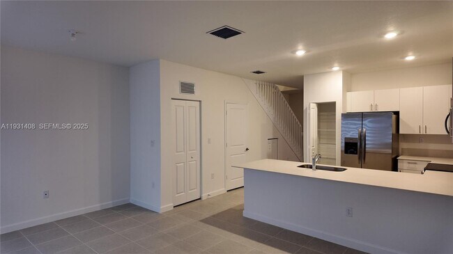 Building Photo - 2704 SE 26th Ave