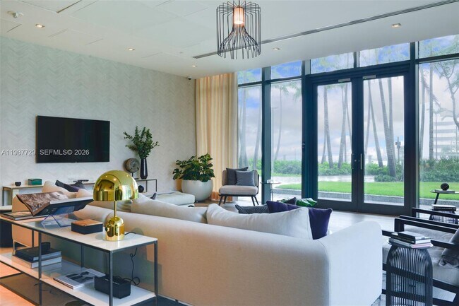 Building Photo - 650 NE 32nd St