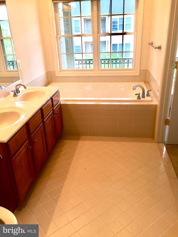 Building Photo - 25802 Turlough Terrace