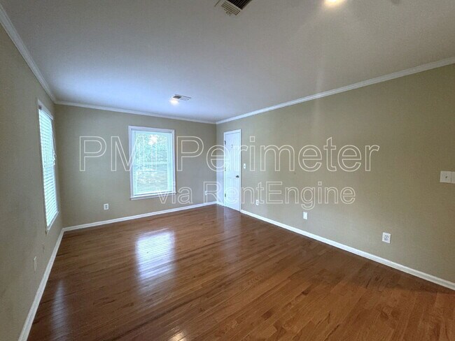 Building Photo - 5338 Roberts Dr