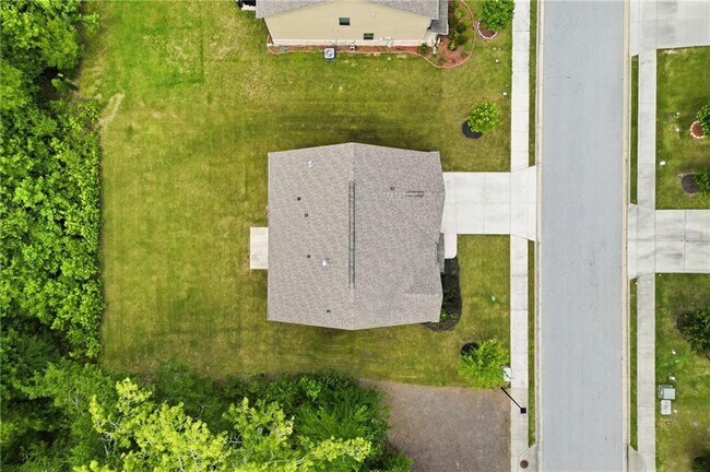 Building Photo - 3132 Hawthorn Farm Blvd
