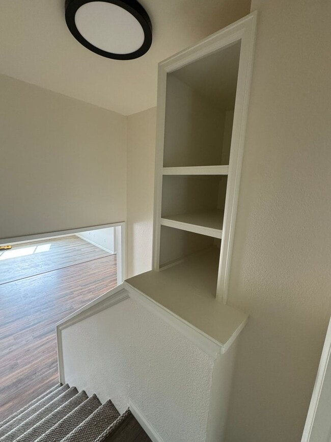 Building Photo - 4 Bedroom 2 Bath - Quiet country Property