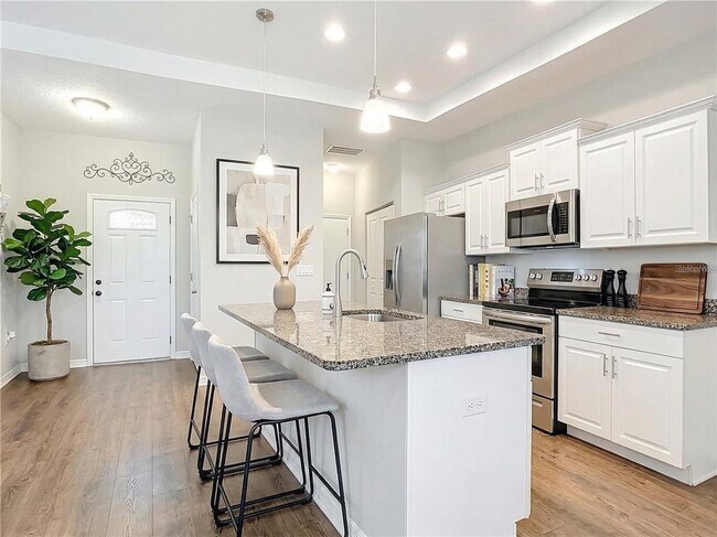 Building Photo - 1680 5th Ave