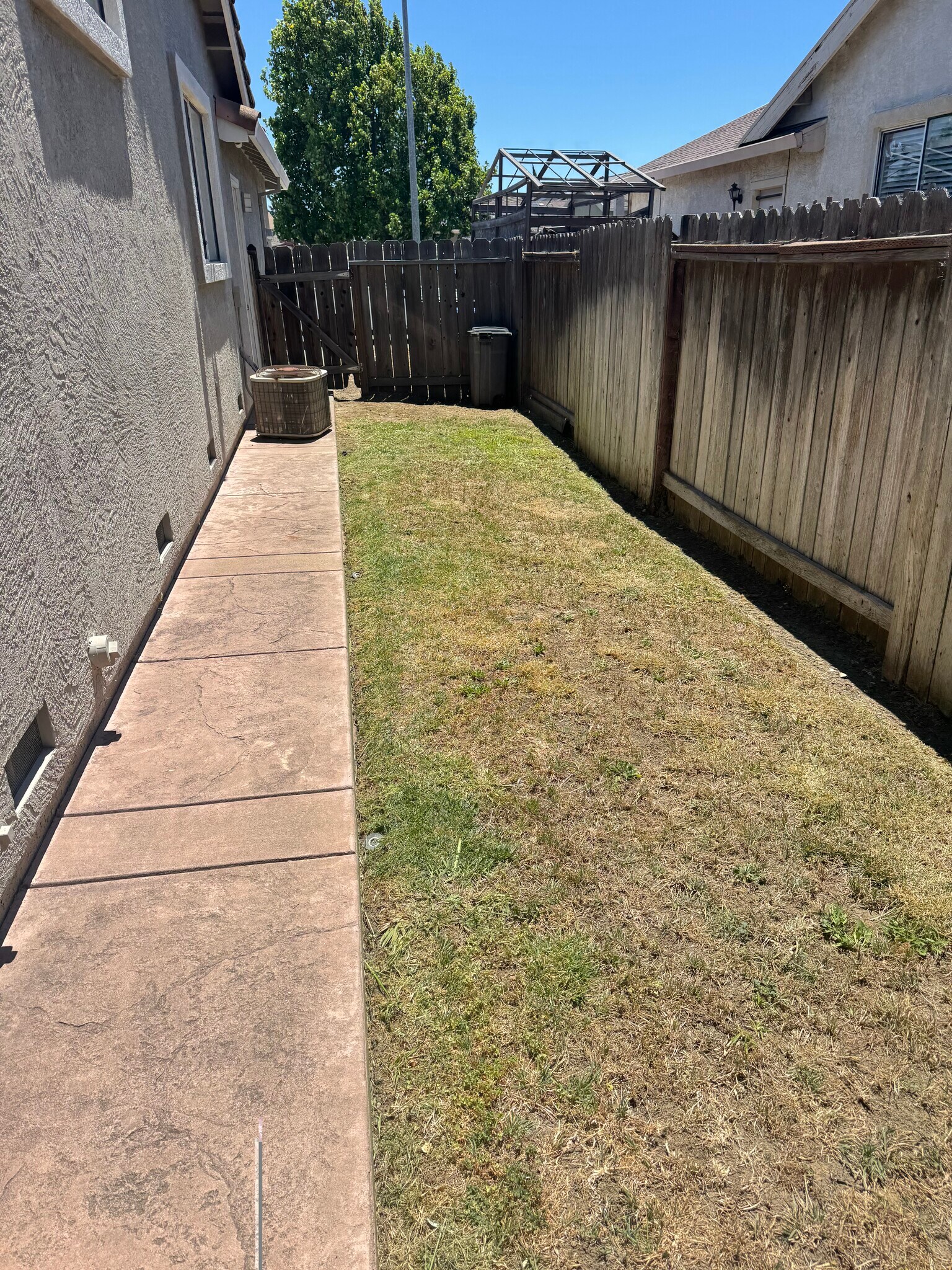 Building Photo - 1605 Paseo Flores Dr