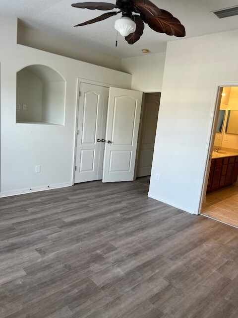 Building Photo - 1140 Hillhurst Dr